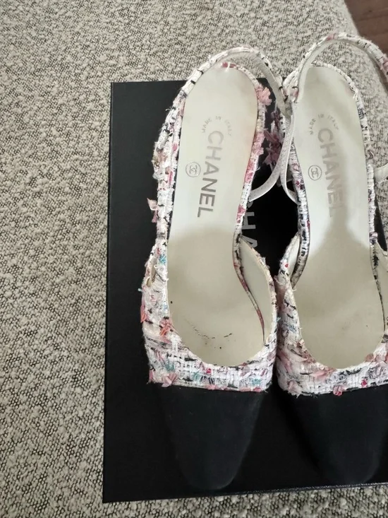 CHANEL Black and Pink Tweed Cap-Toe Slingback Mules - Picture 3 of 7